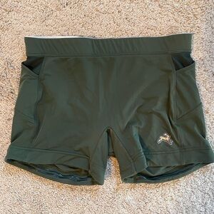 Tracksmith Lane 5 shorts, size M, great condition